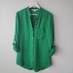 Diane Von Furstenberg women's 100% Silk Shirt size 4 Button down Roll-tab green